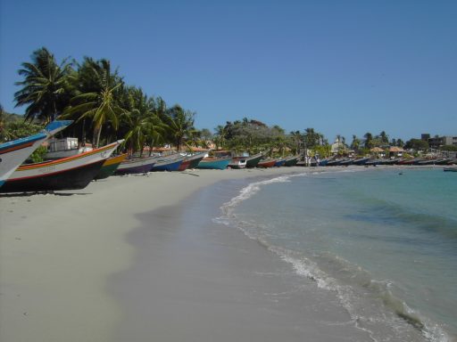 Strand und Fischerhafen  " Tirano "